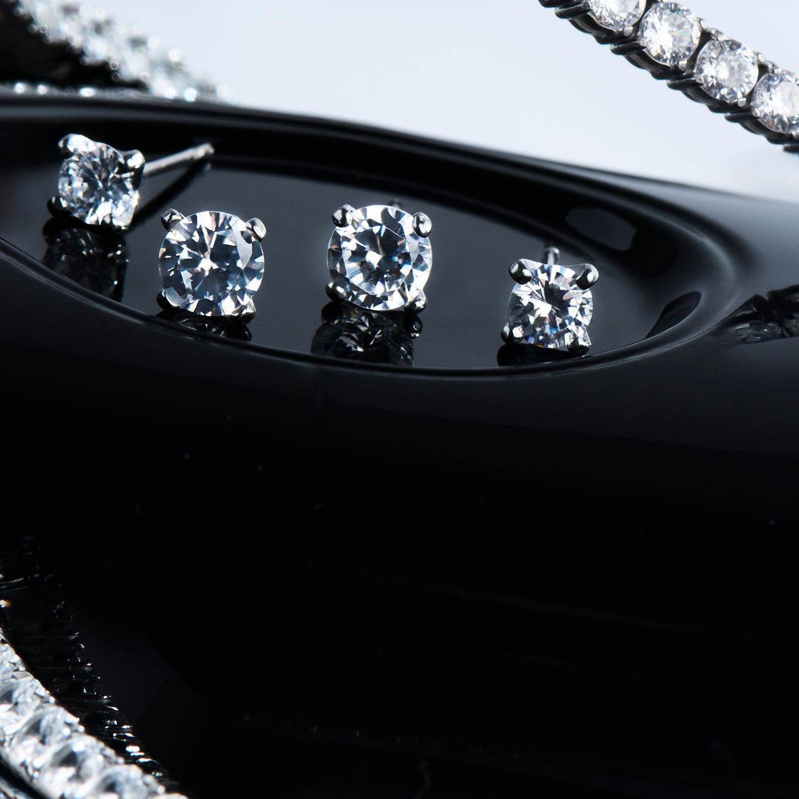 Boucles oreilles cz rond 4 mm acier inox