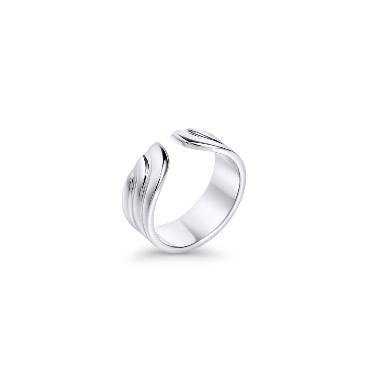Wide open silver ring with sculpted wave detailing on a white background. Nickel-free, waterproof & tarnish-resistant stainless steel ring for sensitive skin, minimalist luxury jewelry by Mia Bijoux Canada.

Bague ouverte large argentée à motif vagues sculptées sur fond blanc. Bague en acier inoxydable sans nickel, résistante à l'eau et anti-ternissement pour peaux sensibles, bijouterie de luxe minimaliste par Mia Bijoux Canada.