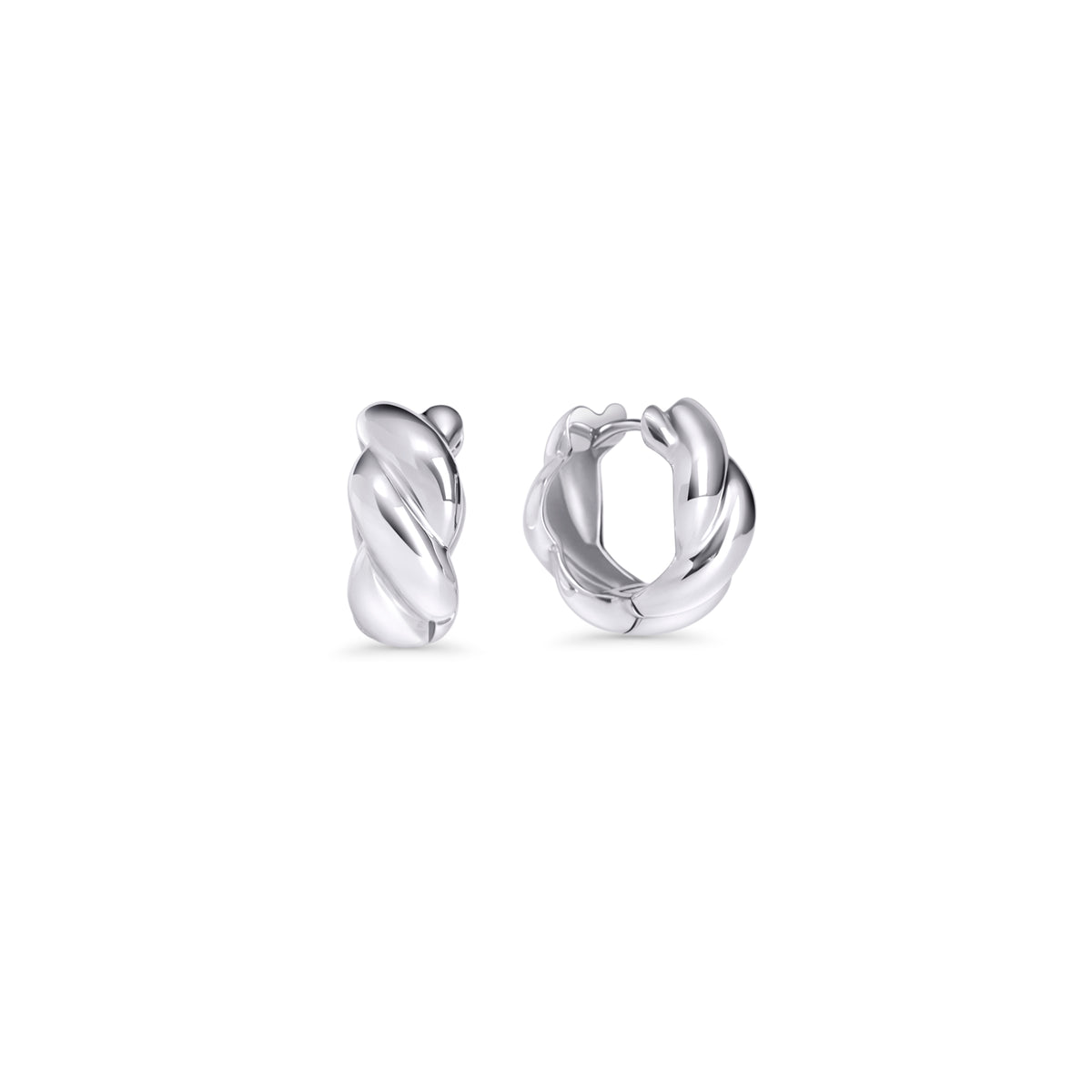 Chunky silver huggie hoop earrings with a twisted rope design on a white background. Nickel-free and waterproof jewelry by Mia Bijoux Canada.

Boucles d'oreilles anneaux argentées larges au design torsadé sur fond blanc. Bijoux sans nickel et résistants à l'eau par Mia Bijoux Canada.