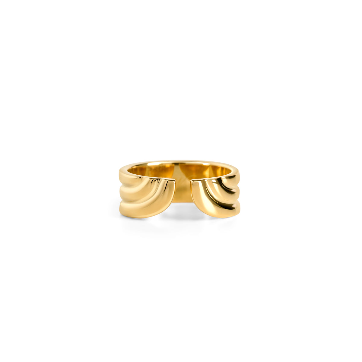 A polished gold ring with a sculptural, layered wave design on a solid white background.Tarnish-resistant stainless steel ring for sensitive skin, minimalist luxury jewelry by Mia Bijoux Canada.

Une bague dorée polie au design sculptural à vagues superposées sur fond blanc uni. Bague en acier inoxydable anti-ternissement pour peaux sensibles, bijouterie de luxe minimaliste par Mia Bijoux Canada.