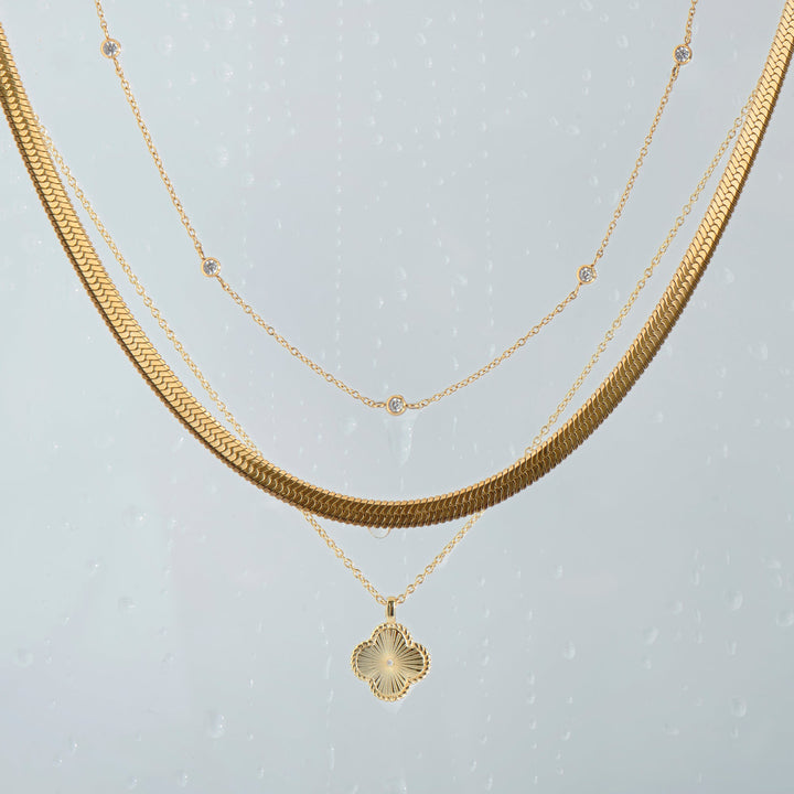 Trio_of_stainless_steel_chain_