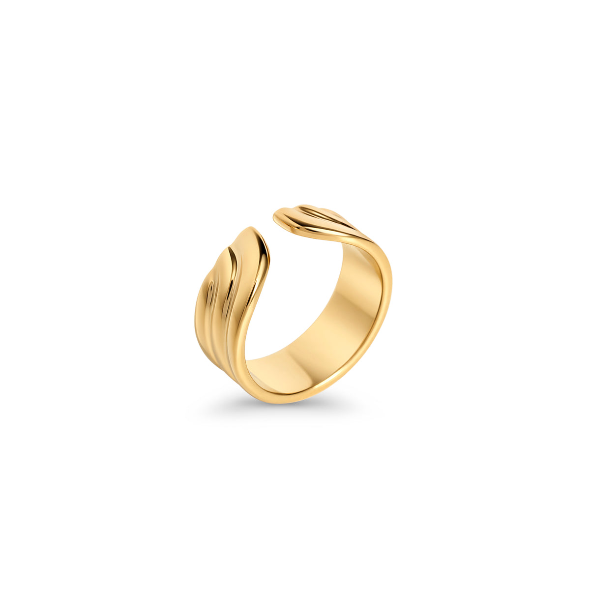 Wide open gold ring with sculpted wave detailing on a white background. Nickel-free, waterproof & tarnish-resistant stainless steel ring for sensitive skin, minimalist luxury jewelry by Mia Bijoux Canada.

Bague ouverte large dorée à motif vagues sculptées sur fond blanc. Bague en acier inoxydable sans nickel, résistante à l'eau et anti-ternissement pour peaux sensibles, bijouterie de luxe minimaliste par Mia Bijoux Canada.