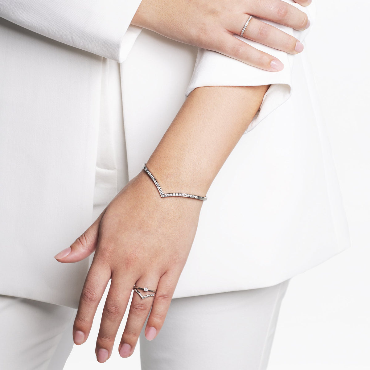 stainless-steel-small-v-shape-ring-T419R002AR-MIA